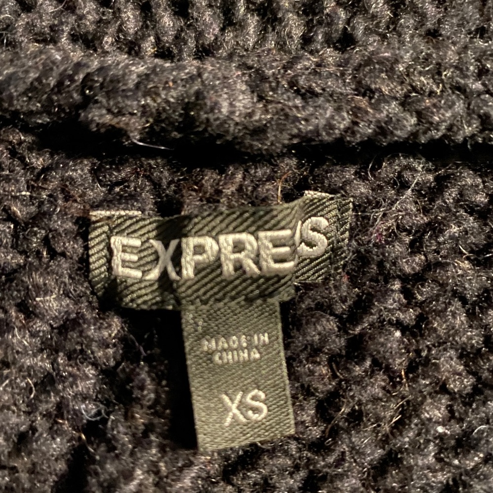 Express. Buttonless Knitted Sweater. - image 4